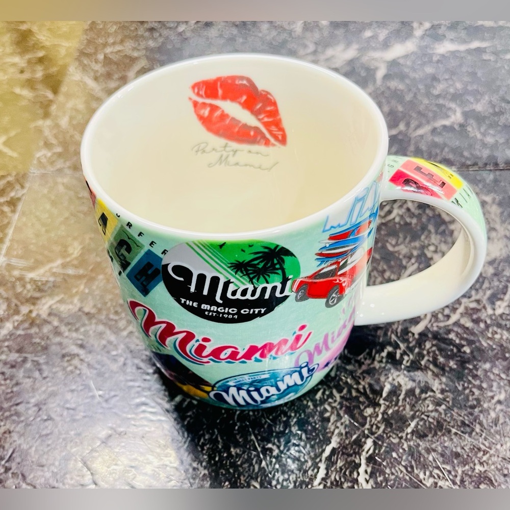 Postcard Factory PCF Souvenirs Miami Mug